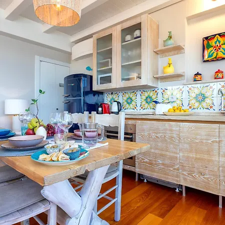 Forrest Seaside Loft View 121 Apartman