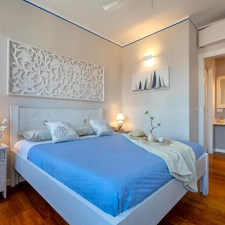 Forrest Seaside Loft View 121 *