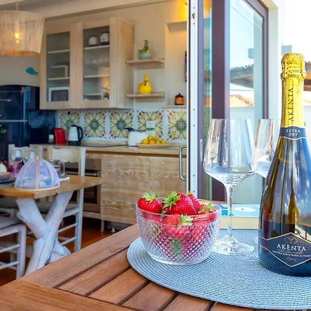 Forrest Seaside Loft View 121 דירה