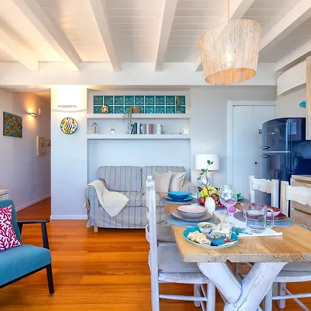 Forrest Seaside Loft View 121 דירה אלגהרו